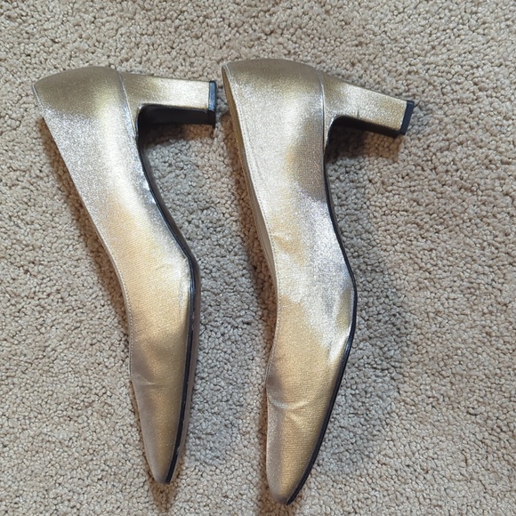 Stuart Weitzman Pumps - Picture 5 of 8